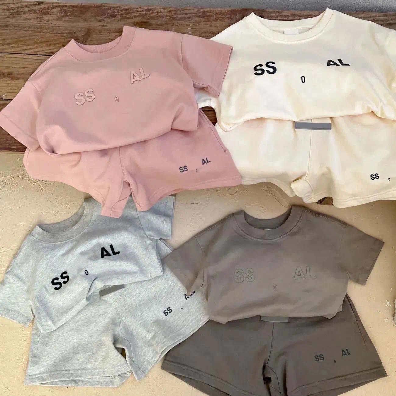 Designer Baby Boys Girls Clothes Sets Summer Luxury Tshirts Shorts Tracksuit Children Outfits Short Sleeve Shirt Sportsuit AA