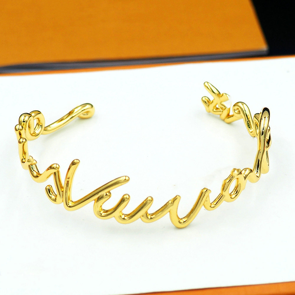 Designer Gold Plated Classical Clover Flowers Charm Cuff bangle Bracelets Bracelet carved Stamp Letter Gift L NEW