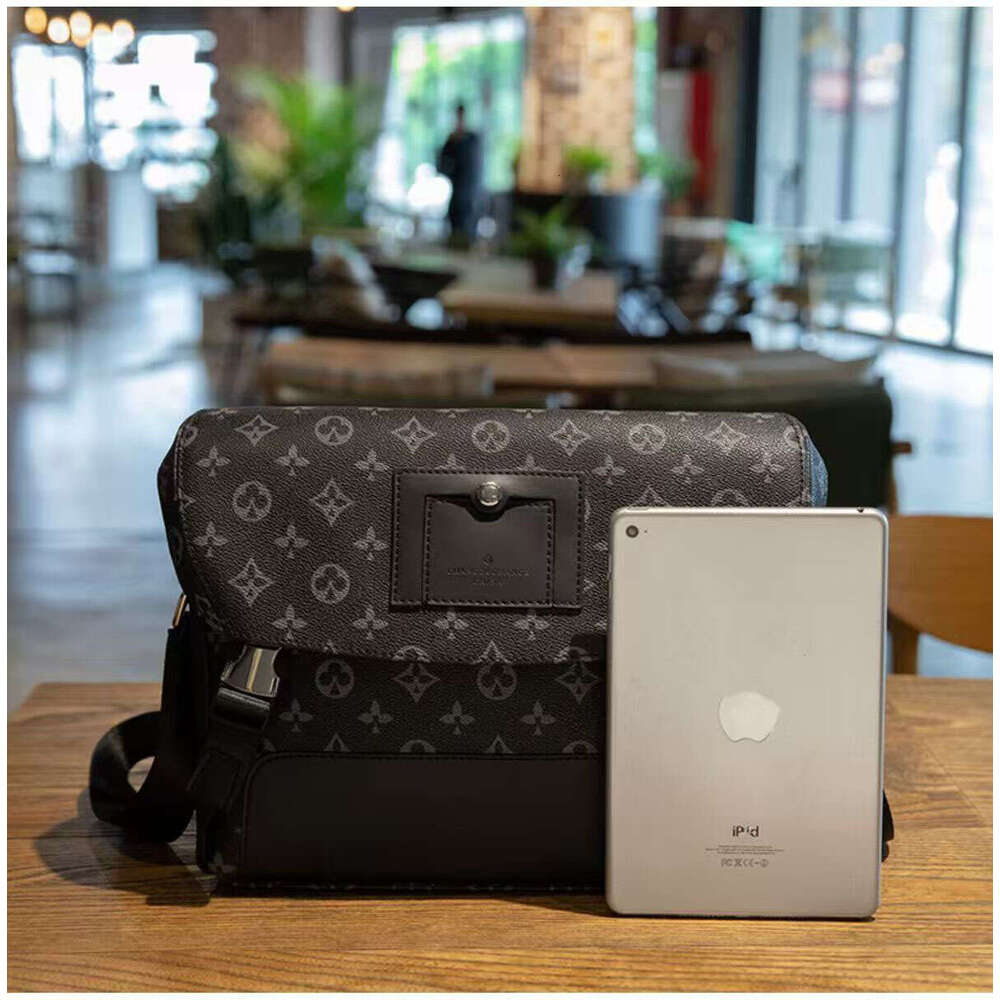 10A Clone High Version Men's Briefcase Computer Crossbody Shoulder Bag Designer Casual Perfect Style Numerous internal compartments with double