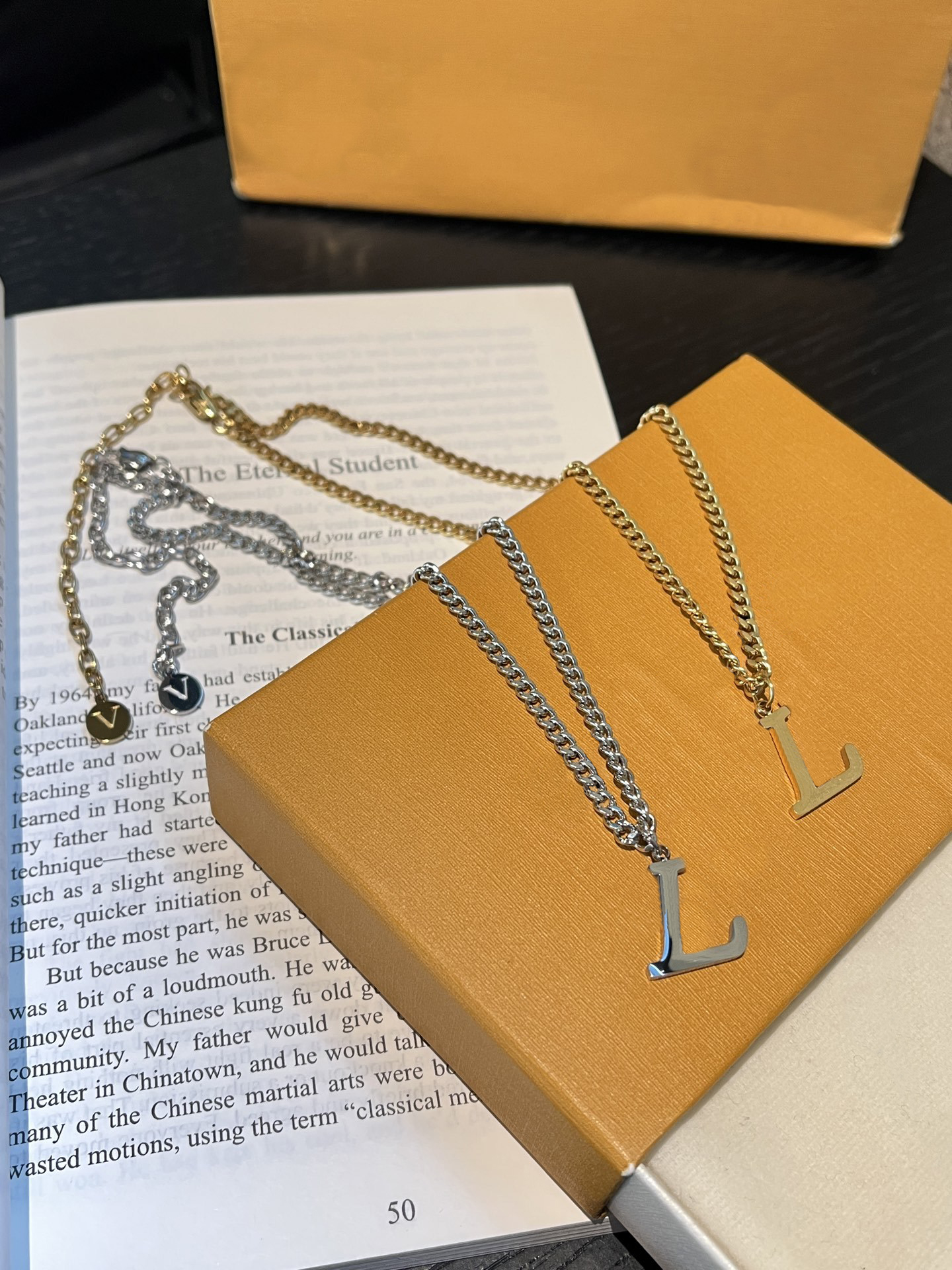 Classic Gold Plated and Silver Plated Cuban Necklace Simple Style Paired with Letter Pendant Designer Necklace Suitable for Women s Daily Simple Sty