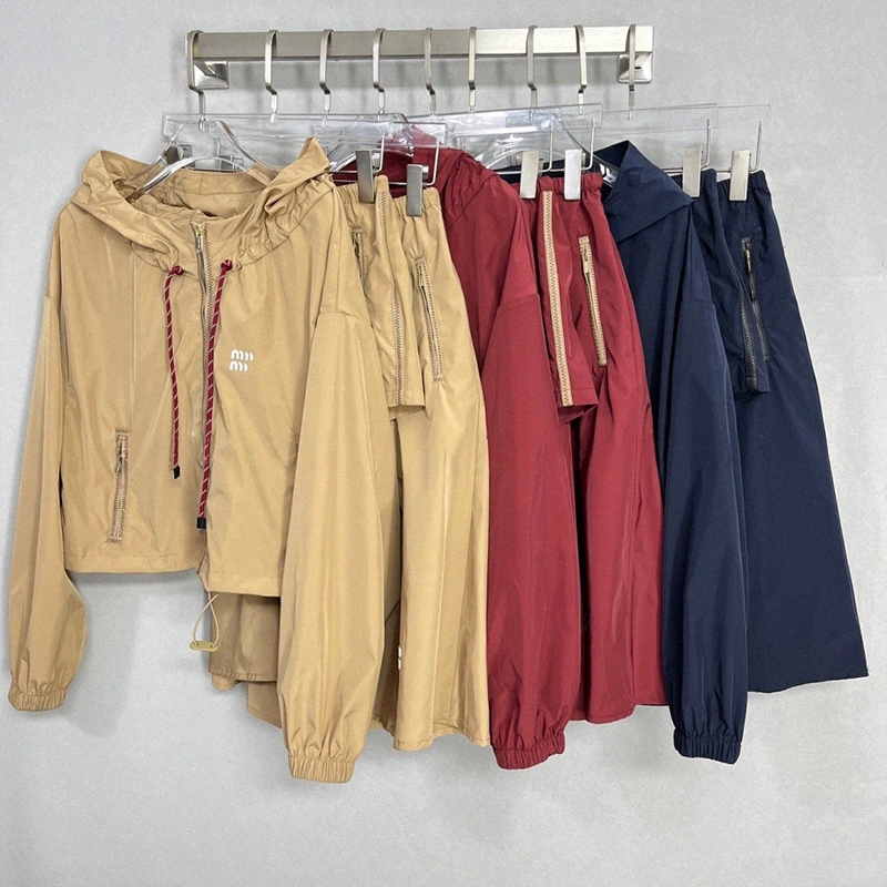 Womens Jacket Casual Windbreaker Designer Hooded Zip-Up Jacket Drawstring Shorts Miu Skirt Letter Logo Elastic Waist Quick Dry Coat