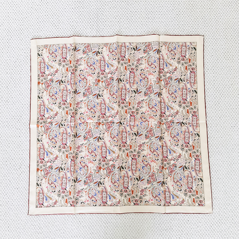 90 cm Foulard en soie pour femmes Designers de luxe Châles en sergé Bandanas roulés à la main Écharpes Sac Accessoires pour vêtements Foulards po