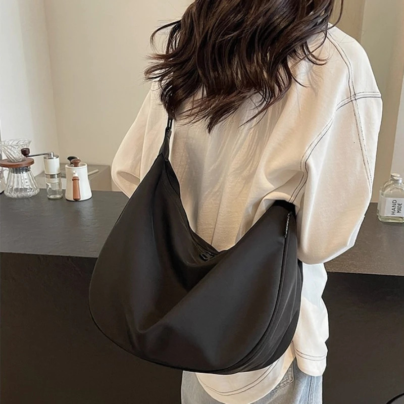 Versatile Casual Women Shoulder Bag Large Capacity Nylon Lightweight Purse and Handbags Crossbody Bags for Women Bags 260509