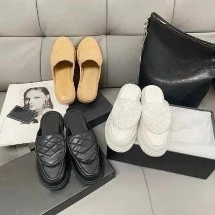 Chaussures de créateurs Femmes CC Camellia Designer Mules en cuir - Sandales plates classiques à boucle avec détail matelassé Taille cadeau 35-41