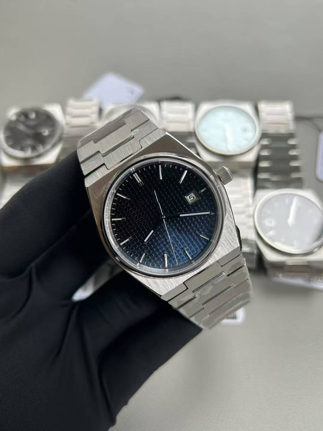Various styles of men's mechanical watches. Made of stainless steel. Sapphire glass. High-quality luxury watches.