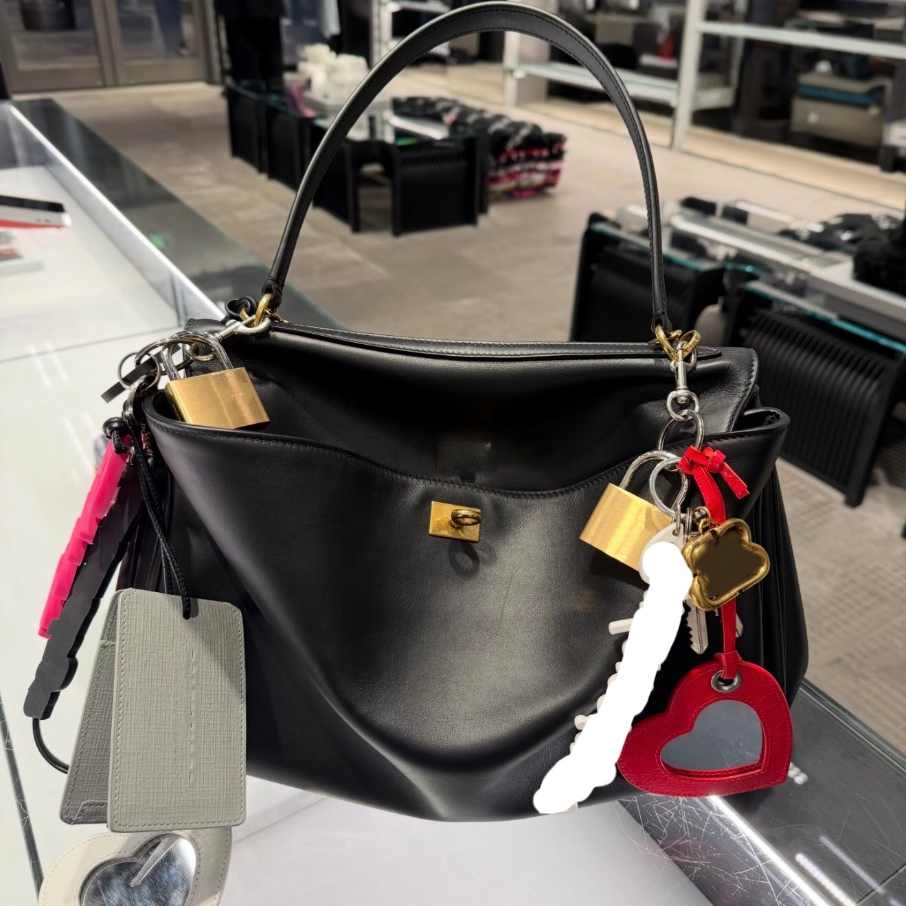 Love Mirror Letter Keychain bag Charm keychain in Multicolored Metal Lock Chain leather Keychain handbag Designer charm fashion bag turner keychain