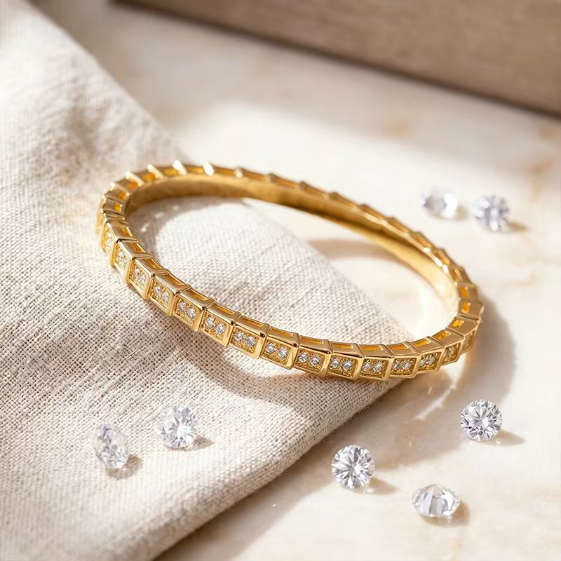 Bracelet de marque B Bracelet tendance en serpentine de diamants de luxe en or 18 carats associé à des bijoux de créateurs