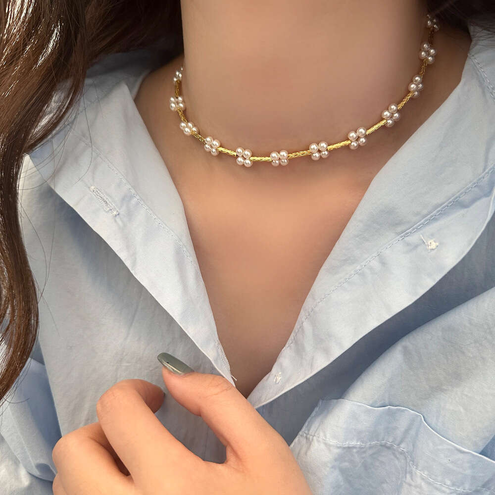 Korean simple and fashionable women's trendy pearl flower elegant choker necklace, collarbone chain-image-1105692816