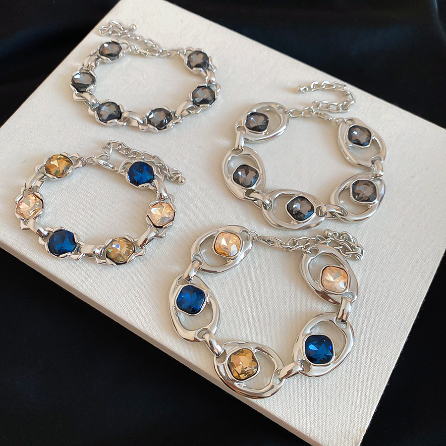 European American cross-border diamond-encrusted oval hollow vintage personality temperament bracelet, light luxury and high-end jewelry wholesal-image-1105637733