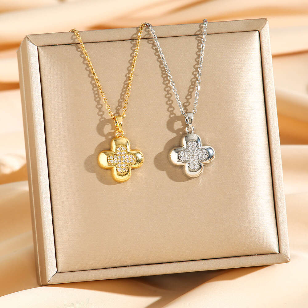 Four-leaf Clover Design With Star-shaped Diamonds, Four-flower Titanium Steel Necklace, Simple And Stylish Collarbone Chain For Women-image-1105699781