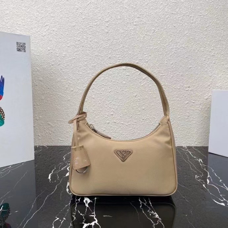 2026 New Lightweight and Simple Hobo Underarm for Women, Nylon Shoulder with a High-End Feel, Niche Baguette Bag, Mahjong Bag