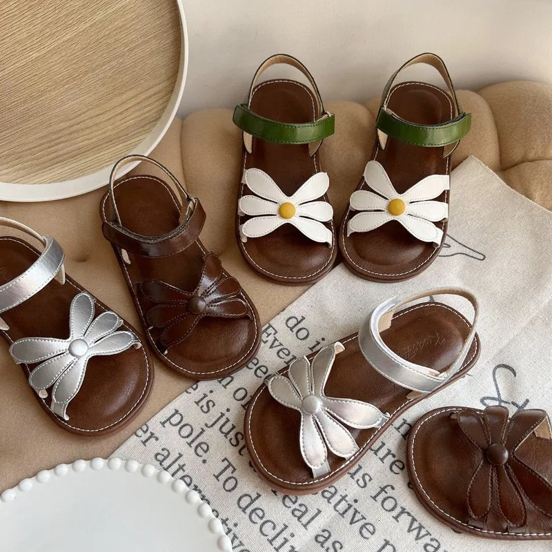 Girls Sandals Hollowout Solid Fashion Color Flower Leather Kids Sliders Open Toe Light Sweet Hookloop Summer Children Shoe 260507 L260611GFFR