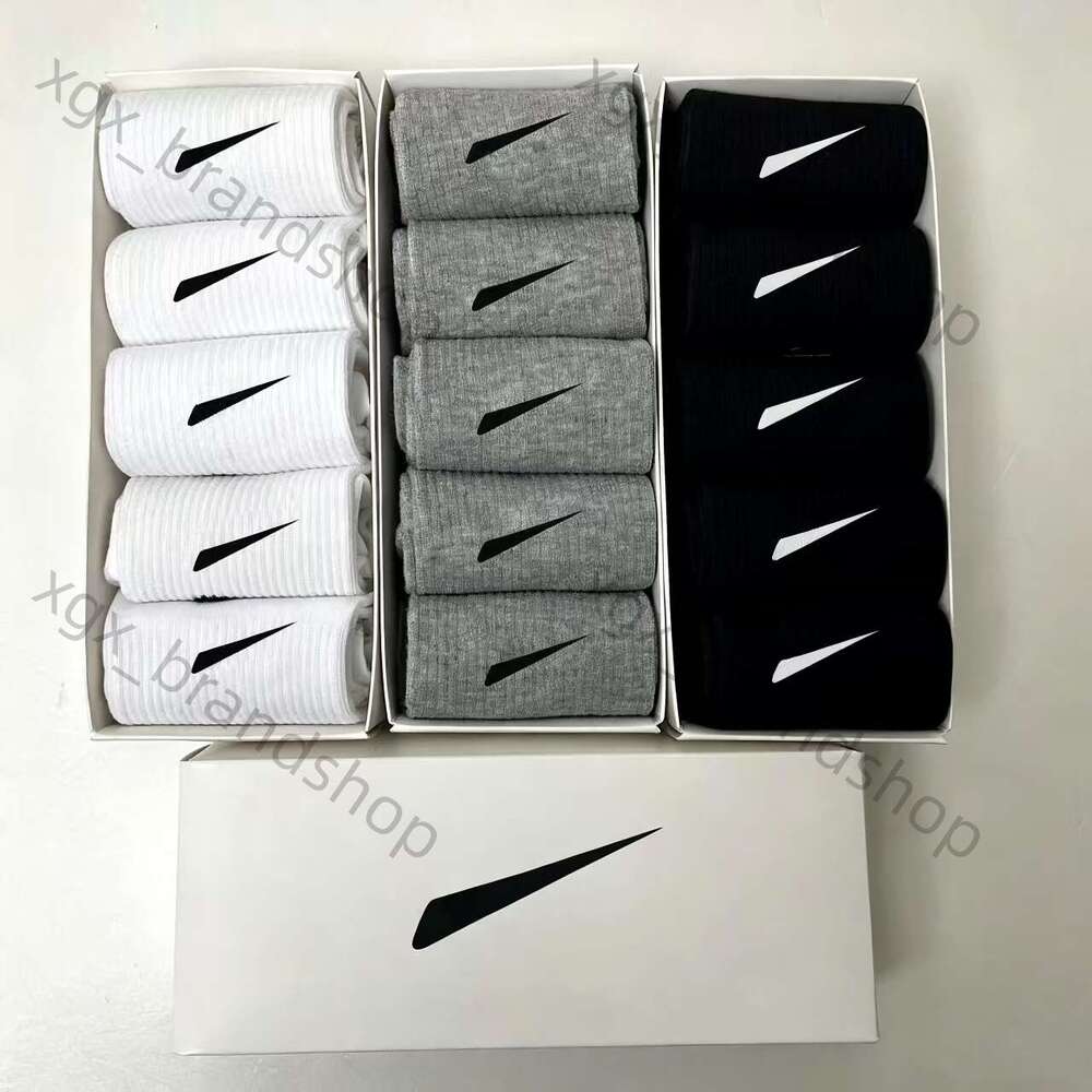 Wholesale 10 pairs New men's and women's student tide brand flat sports cotton socks