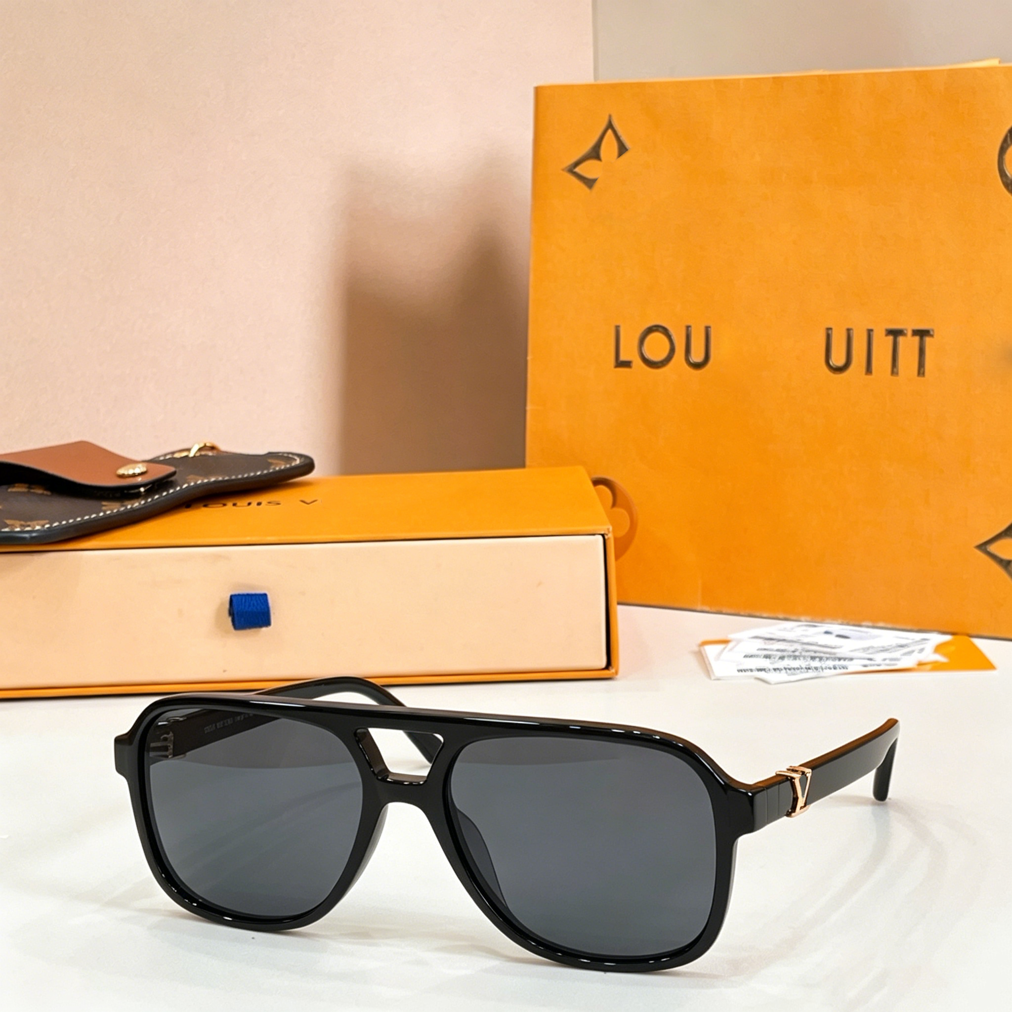Luxury designer women Simple square frame fashionable men polarized glasses Advanced sunglasses for outdoor travel and driving with box nice-image-943044465