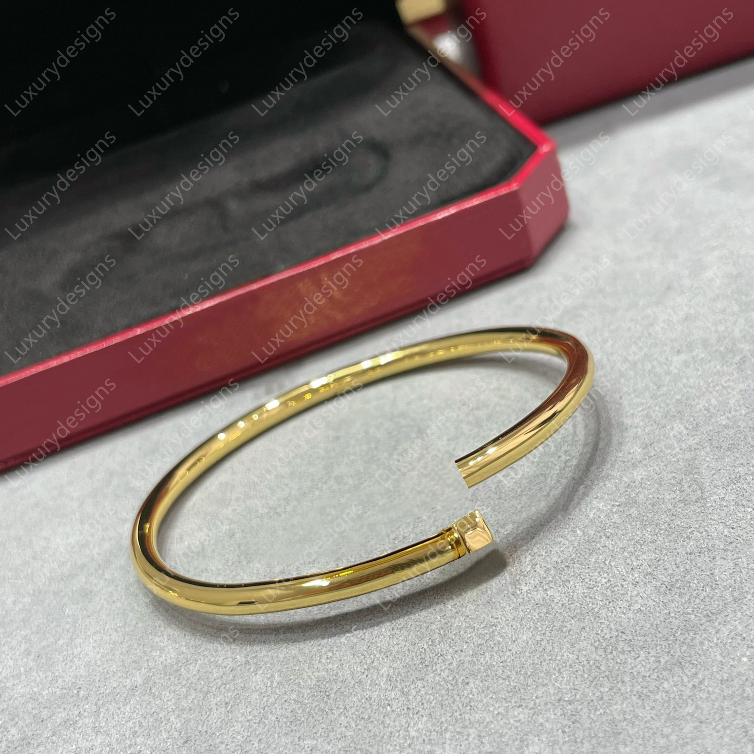 Thick Nail Bracelet Womens Designer Bracelet Top V Gold 18K Gold Plated Luxury Thick Thin Nail Bangle Diamonds 3 Colors High-end Jewelry with Red Bo
