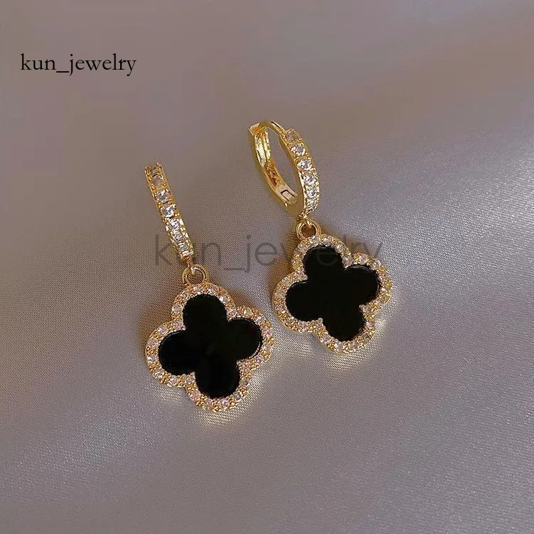 2026 10A 4 leaf clover earrings Designer Fashionabl trend women senior classic small fragrant wind new gold light flash Unisex four leaf clover earr