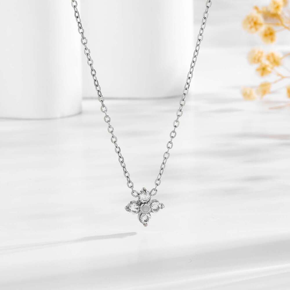 2025 New Four-leaf Clover Necklace, Small Exquisite Floral Design, Unique Collarbone Chain-image-1105863987