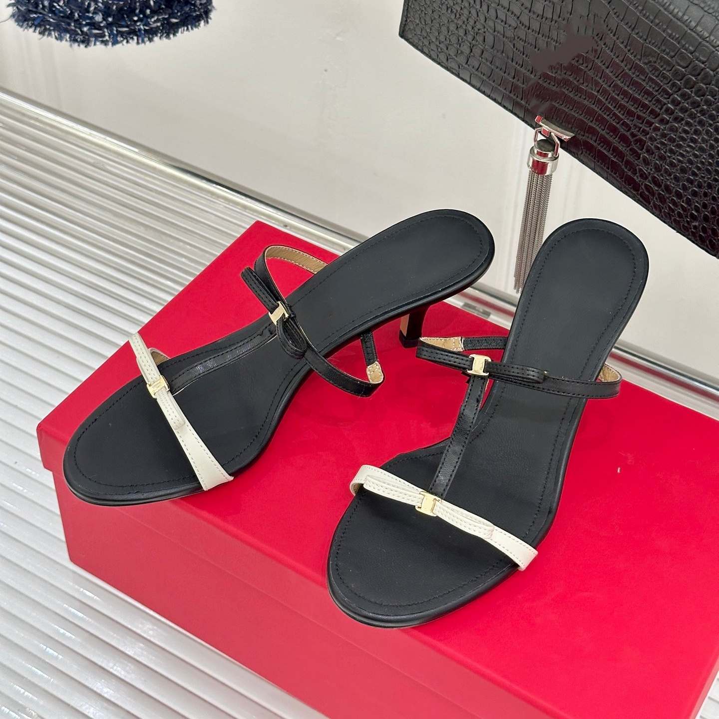 Luxury wed dress kitten high heel 10a Designer thong Sandal Woman leather slipper pump stiletto Heel Scuffs Casual Fashion Beach elegant Sport brand