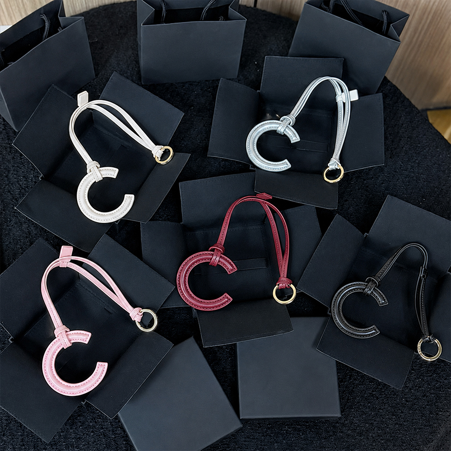 Porte-clés de créateur pour hommes et femmes, pendentif de luxe, accessoire de mode, porte-clés classique, longes, accessoires de voiture