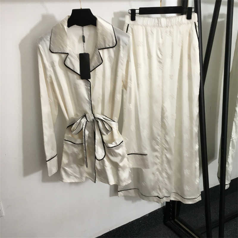 Pigiama Abiti firmati Donna morbida e confortevole per la pelle Camicia a maniche lunghe con lettera floccata in stile casalingo Pantaloni a gamba l