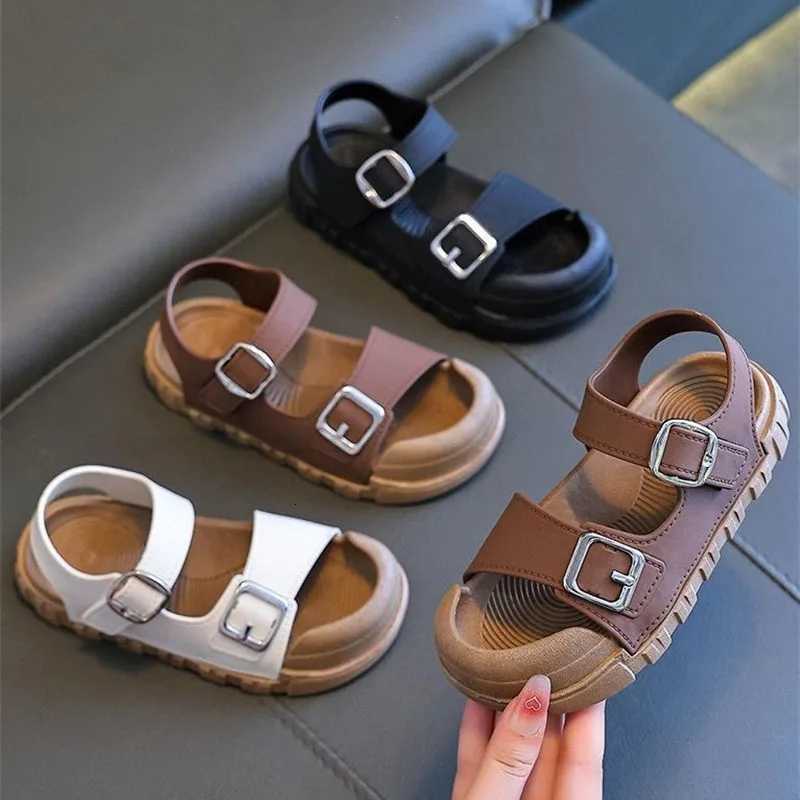 2025 Summer New Children Sandals Fashion College Style Boys Girls Soft Bottom Sandals Simple Solid Color Kids Anti Kick SandalsT260515 L260611R9OJ