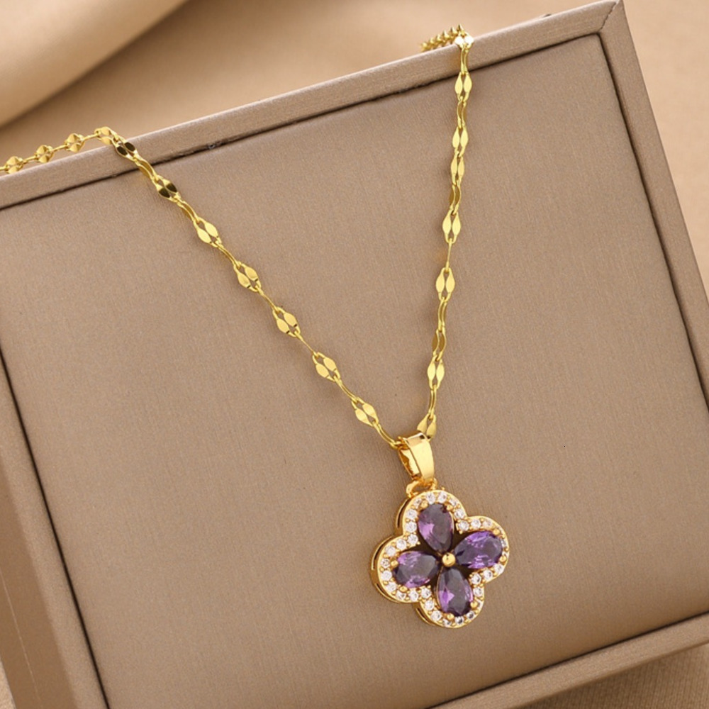Pendant Necklaces Micro-inlaid Zircon Violet Four-leaf Clover Necklace Accessories Titanium Steel for Women Light Luxury Versatile