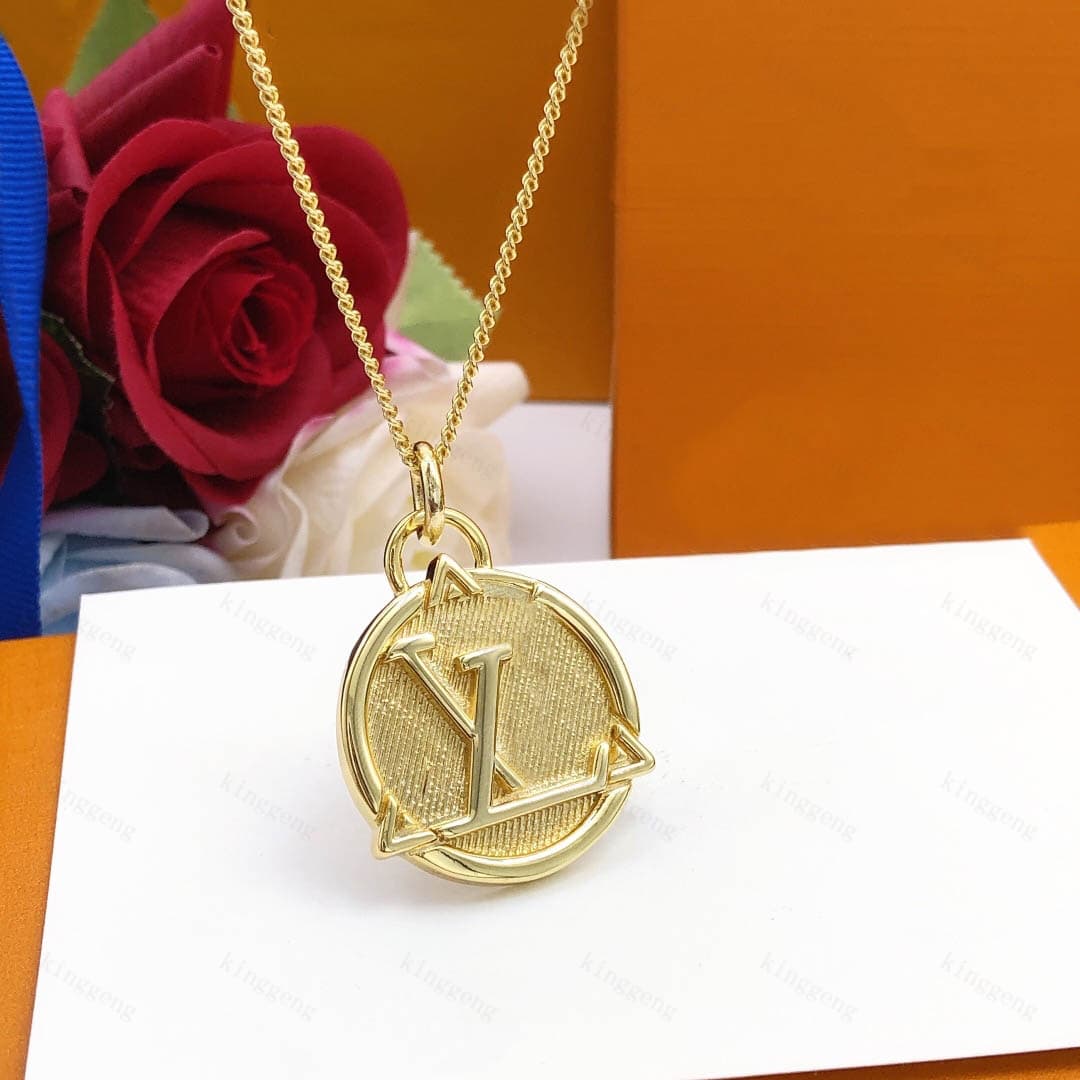 Fashion Gold Silver Chain Luxury Pendant Necklaces Designer Brand Inspired Jewelry Stylish Accessories For Men Women Party Gift