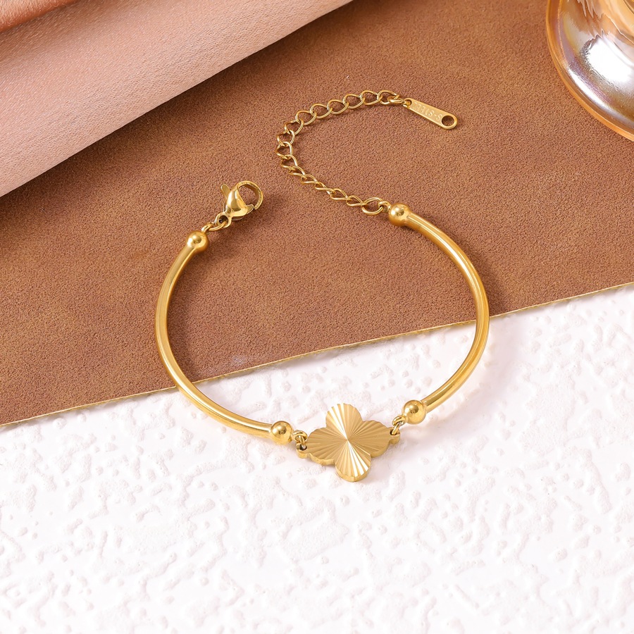 Cross-border trendy new light luxury fashion engraved four-leaf clover for women, versatile stainless steel bracelet-image-1106446872