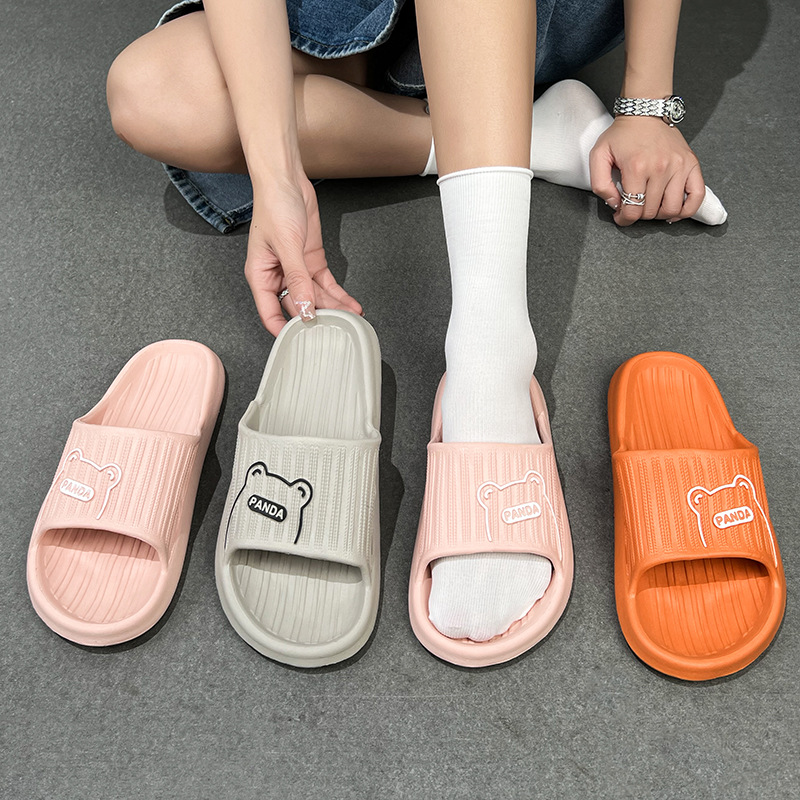H115 Tongs élégantes sur le thème des animaux pour bébé avec un design à prise sécurisée, parfaites pour les déplacements quotidiens