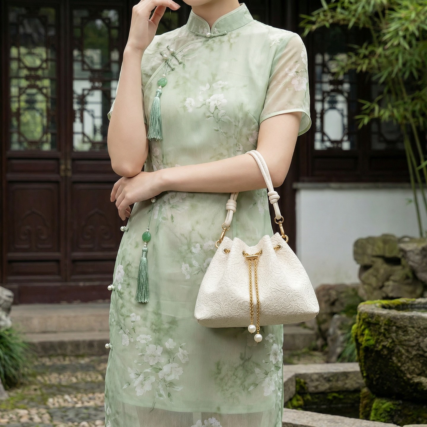 Free shipping fashion chain shoulder 2026 style new Chinese bucket simple drawstring hand held diagonal cross bag