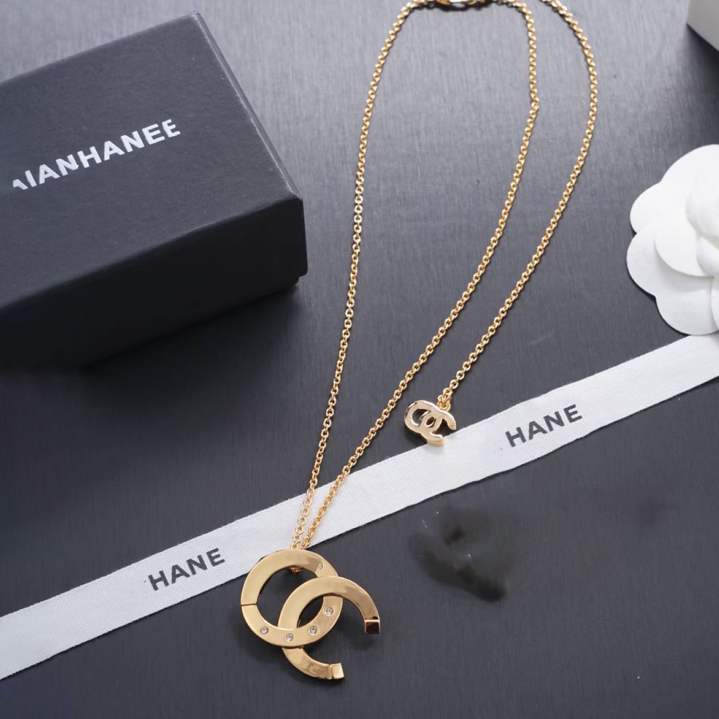 High-Quality Golden Titanium Earrings with Unique C Design - Stylish Accessory Gift Set for Her-image-1106481394