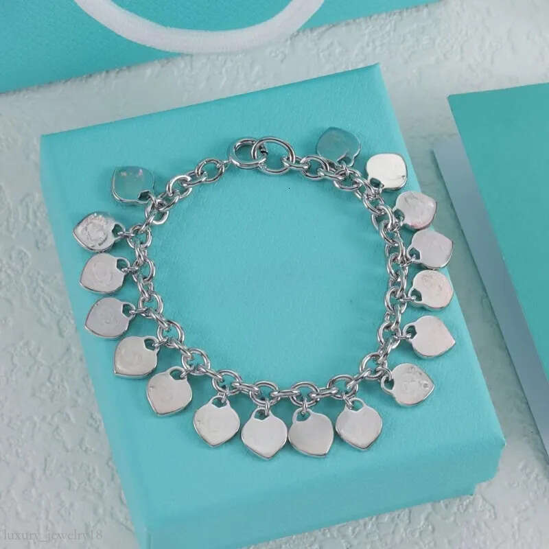 Designer Fashionable Classic Letter Print Heart shaped Bracelet Women's charming bracelet High Quality Jewelry Gift c58