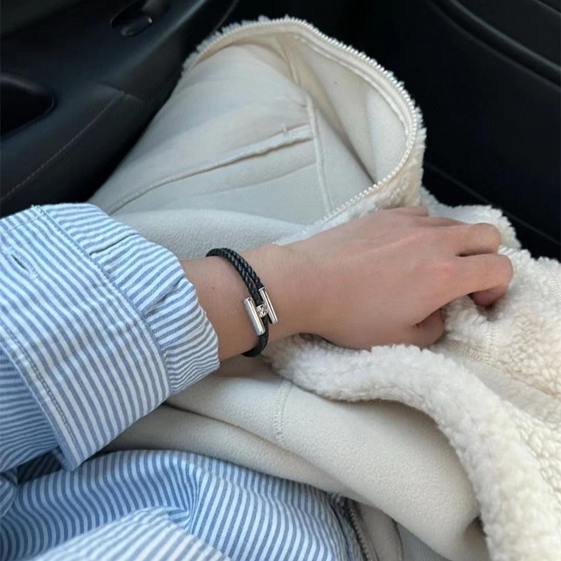Luxury Bangle Classic Designer for Men Women Premium Leather Woven Bracelet Adjustable Unisex Jewelry Gift