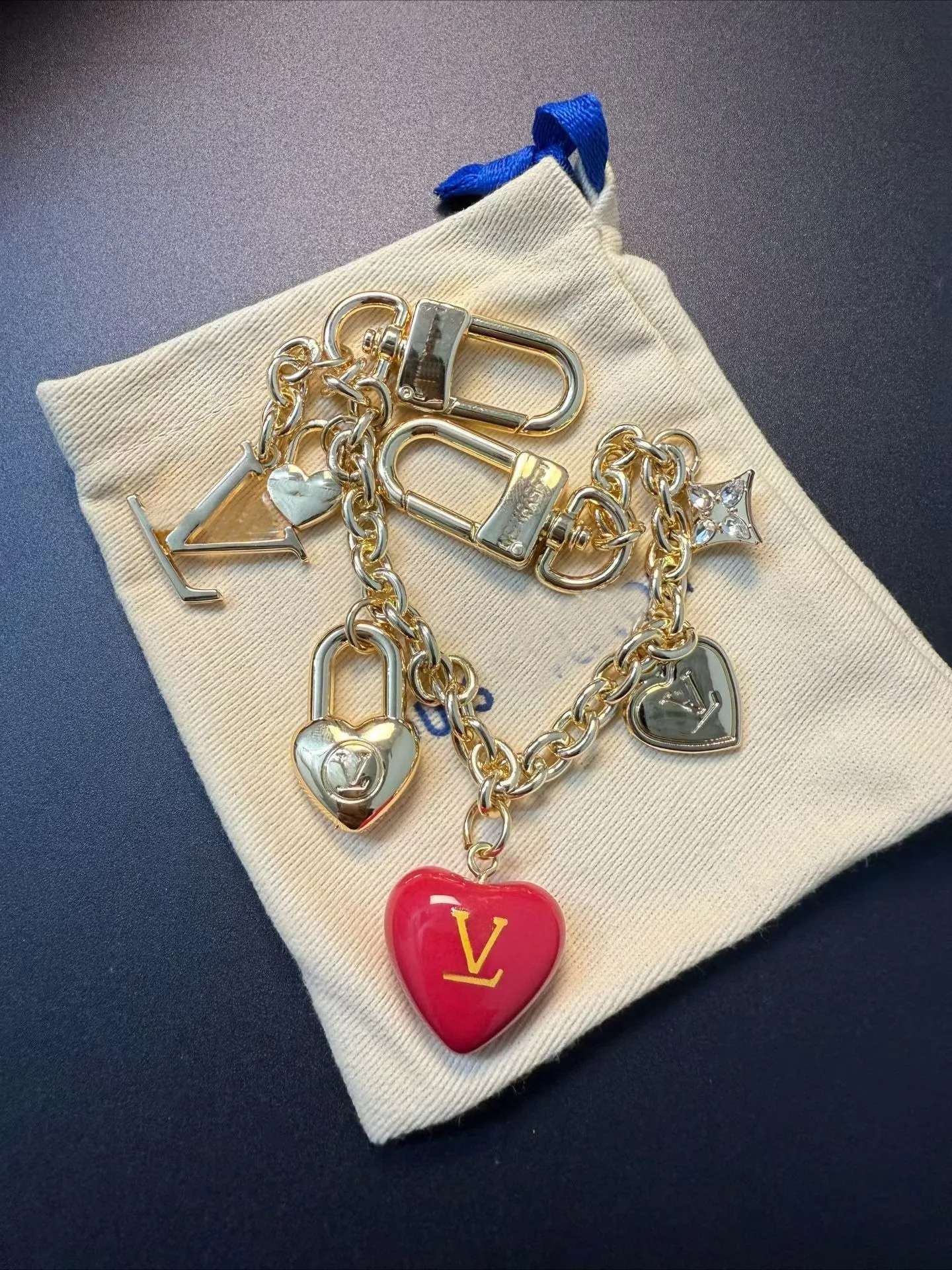 Designer keychain Long Chain Simple Cloverleaf Diamond-Encrusted Alloy keychain Women Luggage Bag Pendant keychain Charm Men Women Christmas Gifts