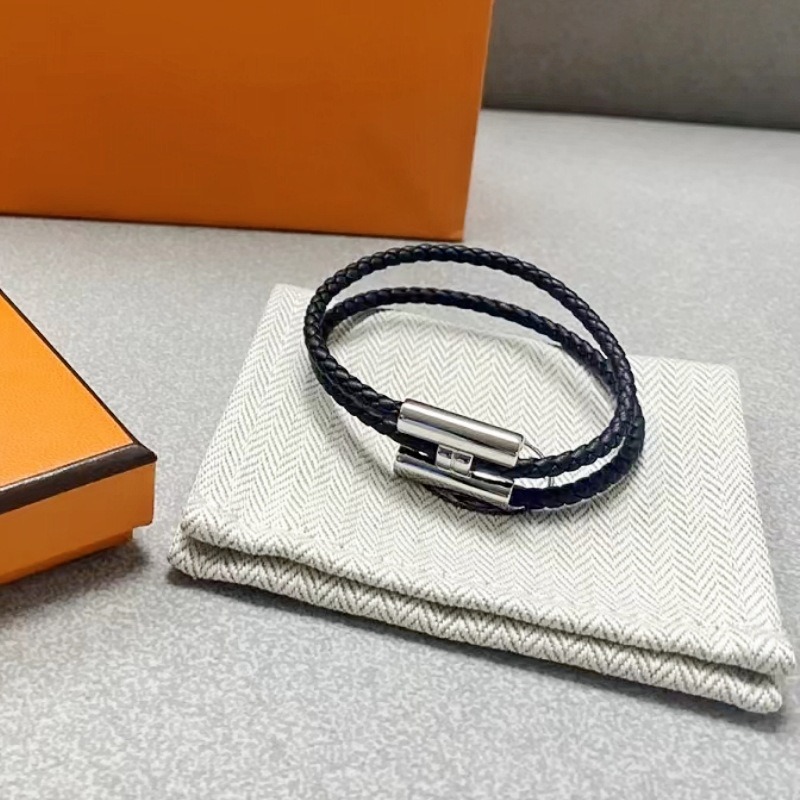 Luxury Bangle Classic Designer for Men Women Premium Leather Woven Bracelet Adjustable Unisex Jewelry Gift