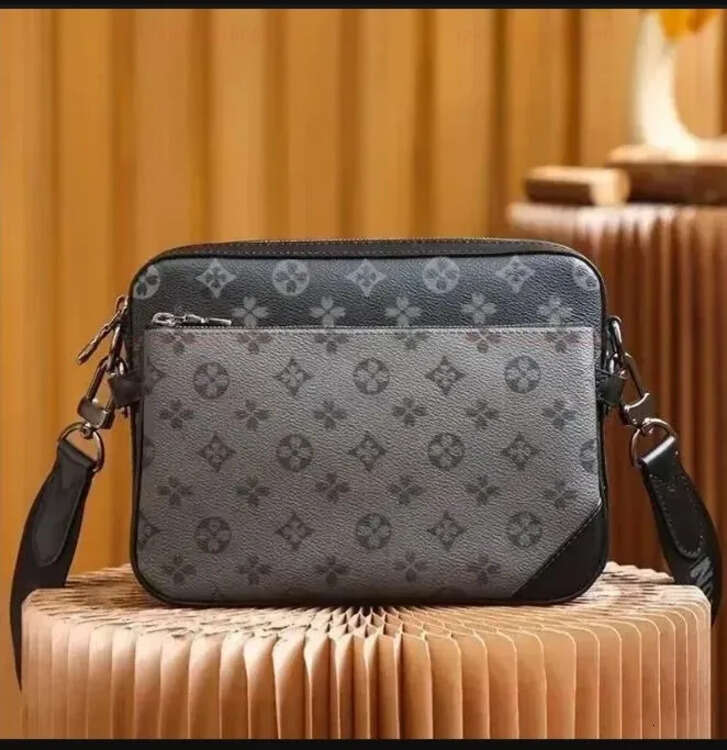 designer bag Men's Shoulder Designer Brand Fashion Black Flower Canvas Leather Crossbody No Handle Design Keep Man Boston Pillow Bag party trav
