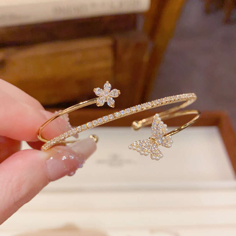 Fashion Versatile Zircon Petal Butterfly Open Bracelet, Elegant, High-end, Super Shiny Bracelet For Women-image-1106687652