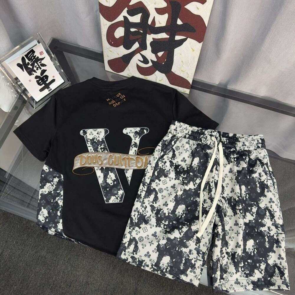 New DesignLight Luxury Casual Short-Sleeve Men 's Hong Kong Style Loose T-Shirt, Trendy Round Neck, Versatile Niche Stylish Outfit, High-End As