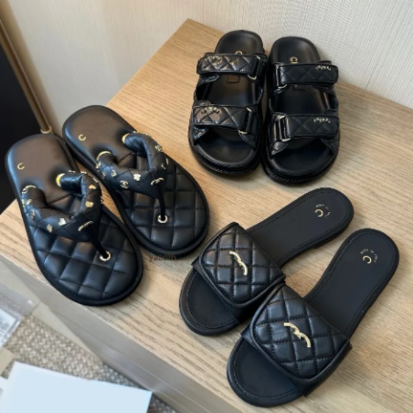 2026 Designer Slide Sandals Womens Leather Fashionable Beach Casual Sandals Summer Beach Slides Comfortable Strap Sandals