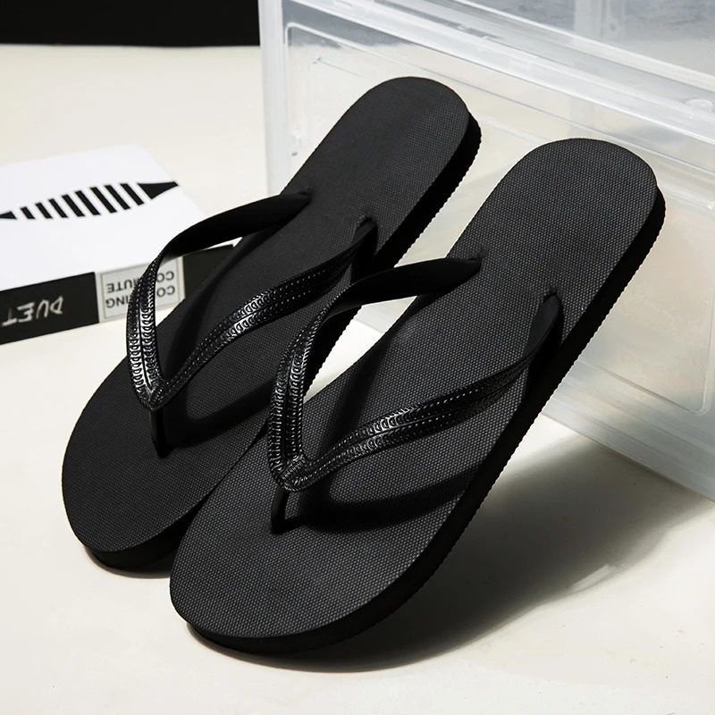 Trendy Black Flip Flops for Men in Summer Wear Simple Nonslip Soft Sole Clip Footslip Fashionable and Versatile Beach Sand 260519banjia
