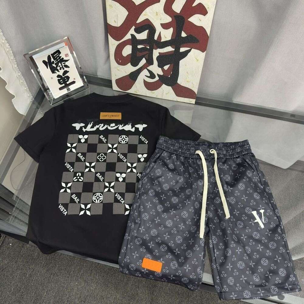 New Design2026 Summer Trendy European Light Luxury Men 's Wear Design Short Sleeve T-Shirt And Shorts Two-Piece Set Asia Size