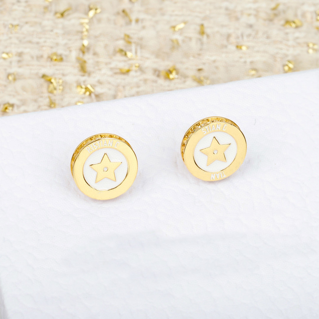 2026 Boucle d'oreille ronde de charme de qualité de luxe avec perles de coquillage blanches en plaqué or 18 carats avec boîte à timbres style sim