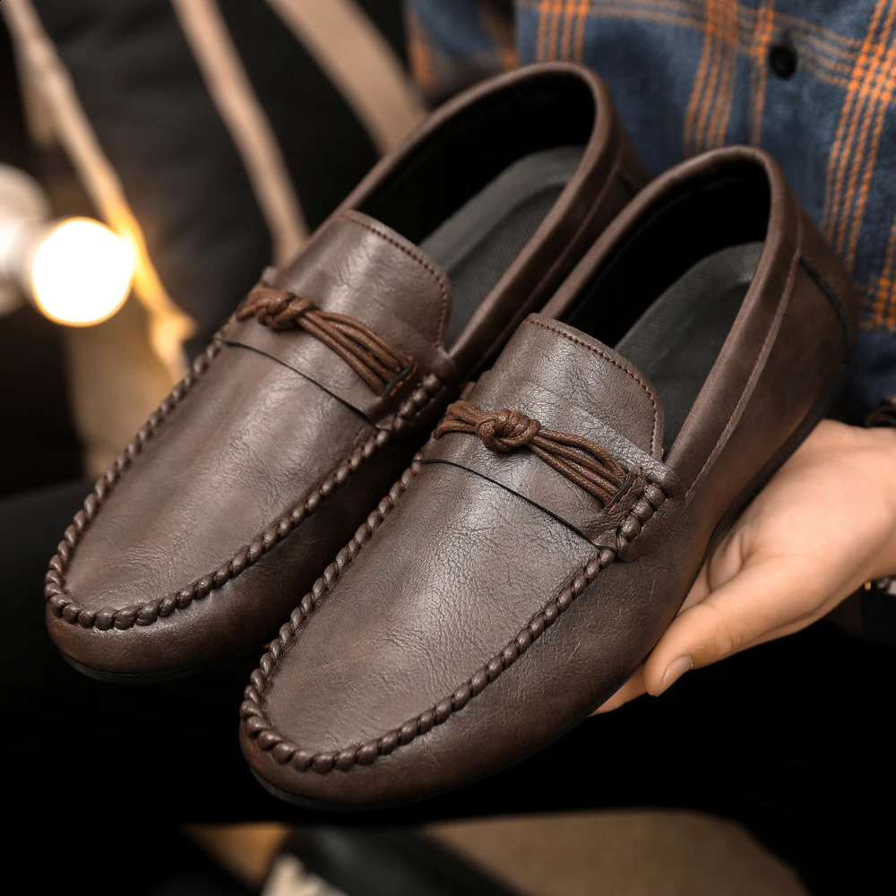 Mens Spring Summer Leisure Fashion Bean Shoes Leather Decorative Buckle Lazy Work Black Brown TwoColor 260519banjia