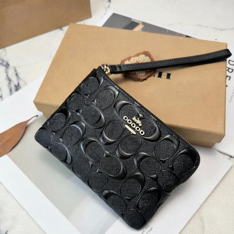 Designer Keychain Wallet Key Chain Hang Bag Charm Keyring Keychains hang Leather Designers Women Men Coin Purse Alloy Pendant Key Ring Womens Clutch