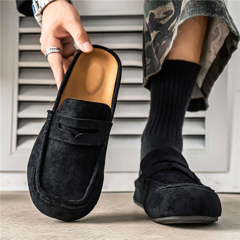New Autumn New Couple Shoes: Outdoor Boken Closed-Toe Slippers for Men, Slip-On, Comfortable, Breathable, Fashionable Half-Slippers