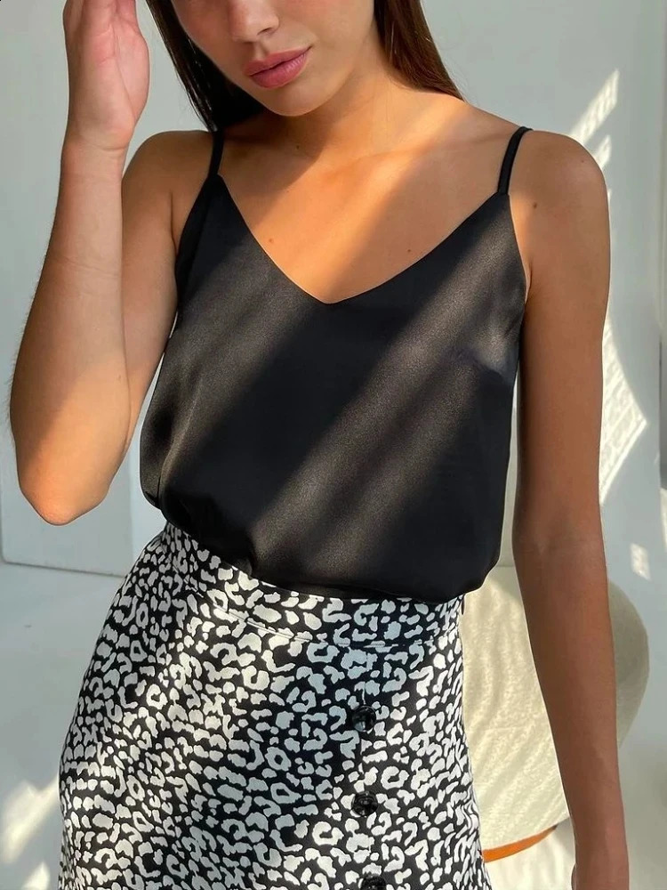 Spaghetti Strap Top Women Halter V Neck Basic White Cami Sleeveless Satin Silk Tank Tops Women Summer 2026 Camisole 260520BJ
