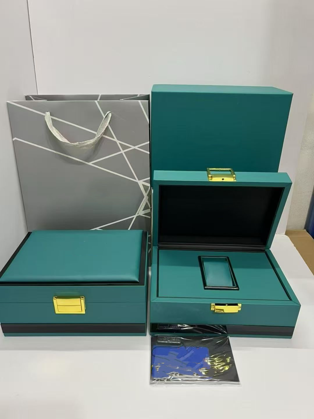 Top Quality Boxes VC OVERSEAS watch Original Box Accessories wholesale montre TAGS Watches Booklet Card and Papers In English Swiss Watches Boxes Ma