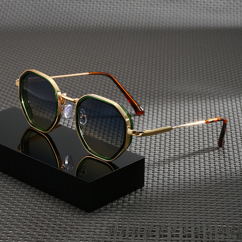 Lunettes de soleil de luxe Femmes Sunscreen Cyclisme En plein air Hommes Rétro Style Punk Haut de gamme Polygone en métal Petit cadre Mode Casual