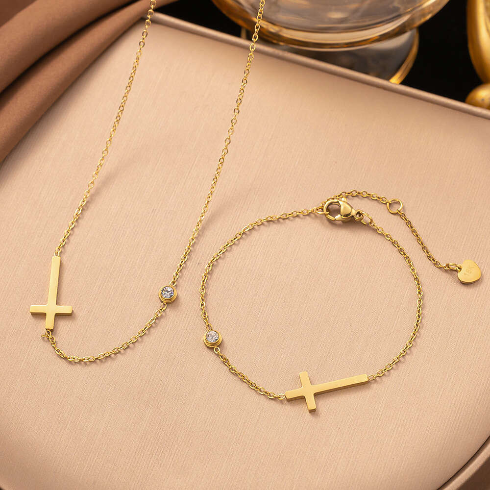 European and American Style Non-Fading Elegant Exquisite Titanium Steel Cross Simple Collarbone Chain-image-1107026918