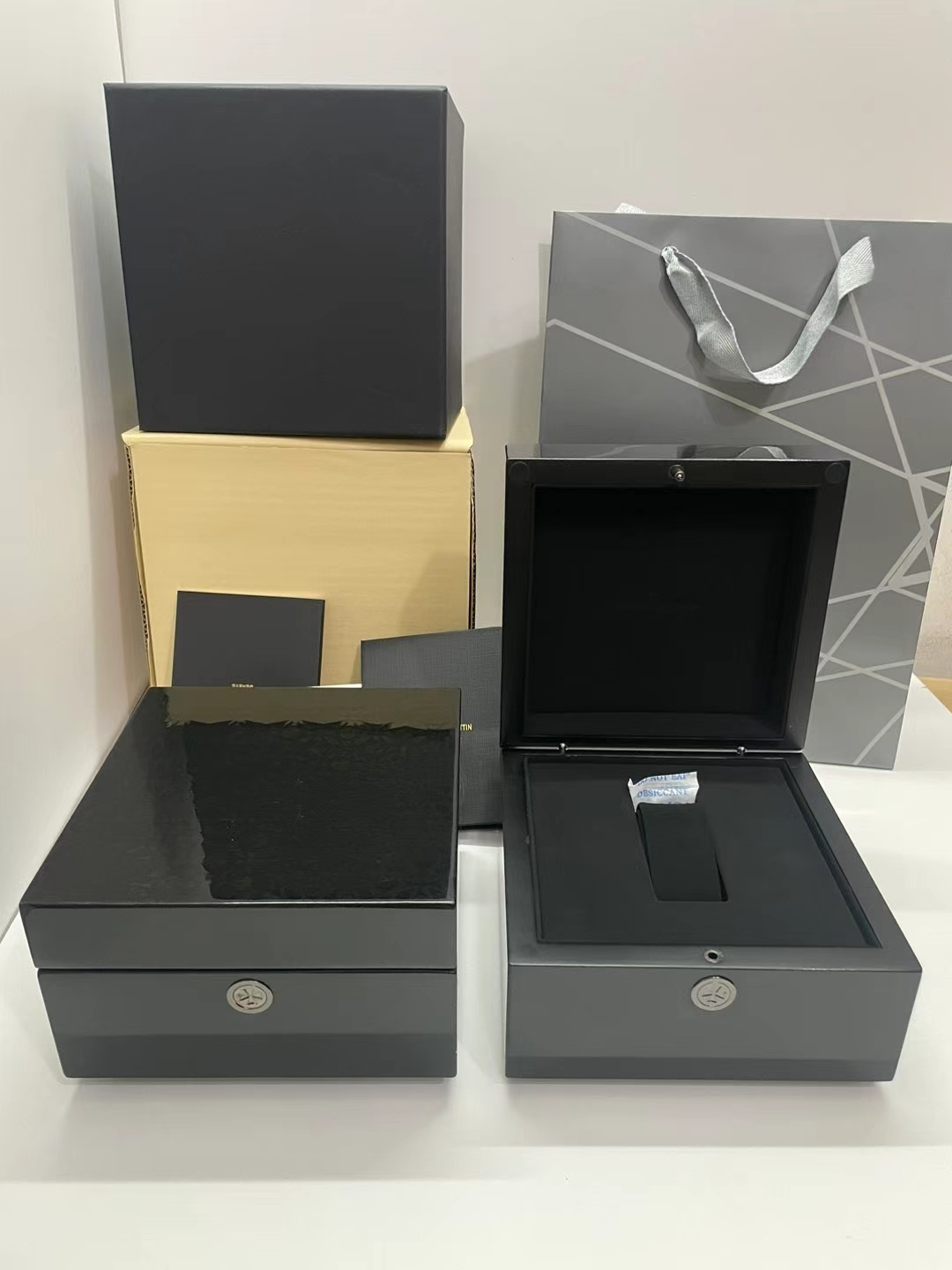 Top Quality Boxes VC OVERSEAS watch Original Box Accessories wholesale montre TAGS Watches Booklet Card and Papers In English Swiss Watches Boxes Ma
